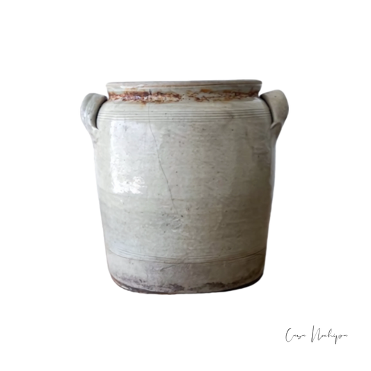 Jarrón de barro artesanal con asas y acabado esmaltado en tono natural, 30 cm de altura.