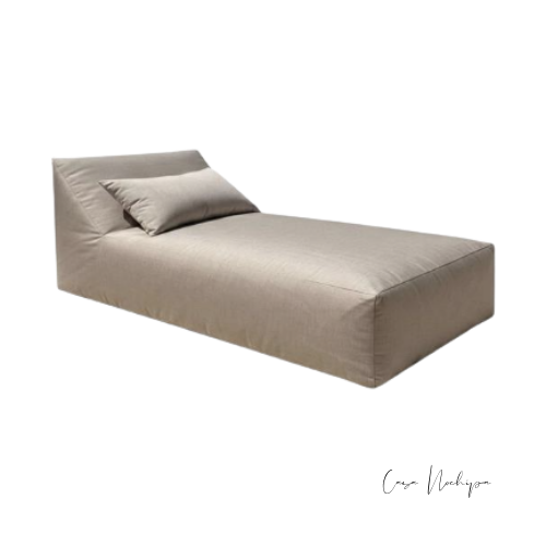 Chaise lounge reclinada para exterior tapizada en tela Sunbrella resistente al sol, humedad y manchas