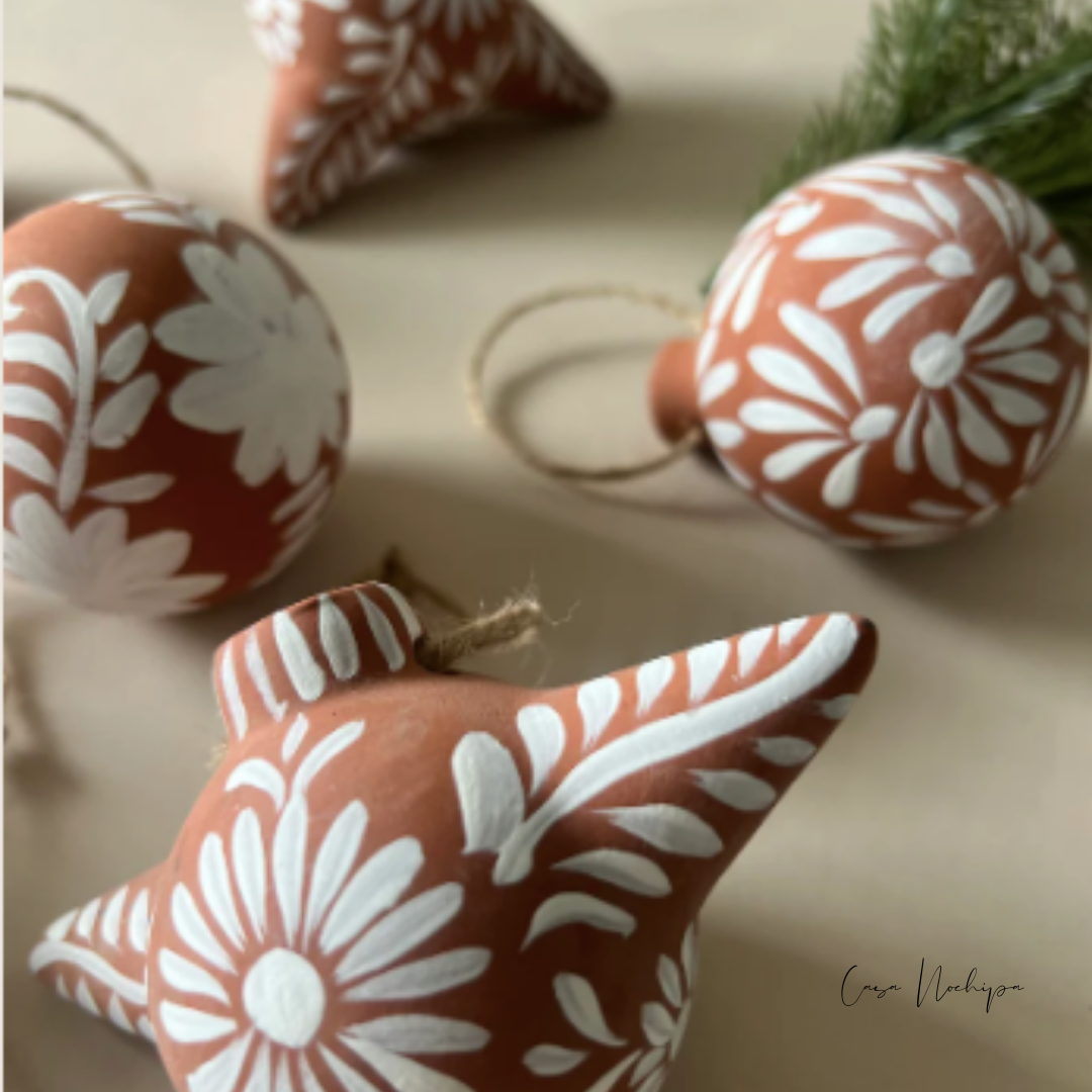 esfera de barro artesanal