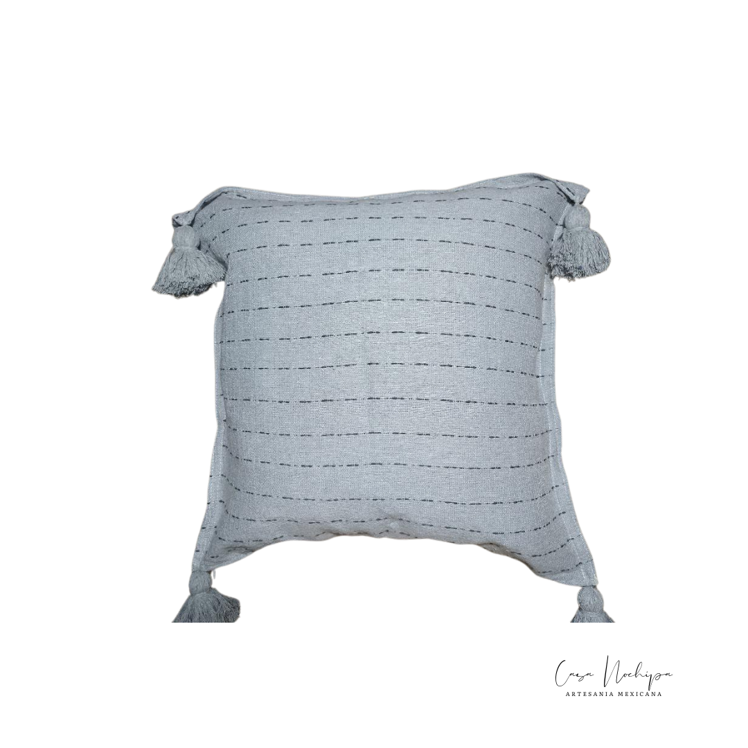 Cojín artesanal de algodón orgánico con diseño minimalista, tejido a mano en Oaxaca por Casa Nochipa.