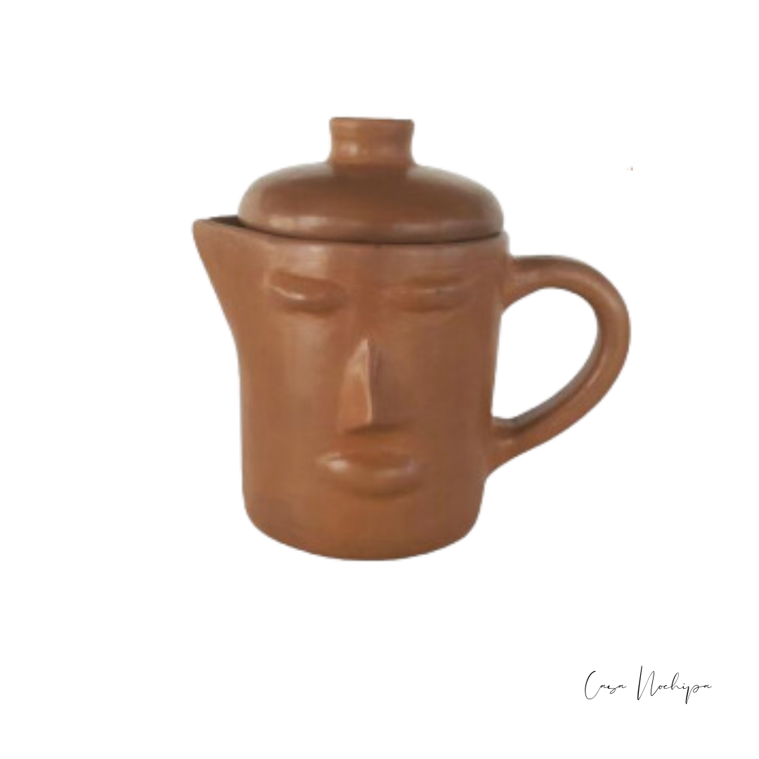 Cremera de barro bruñido hecha a mano, diseño rústico en color café, moteado o negro.