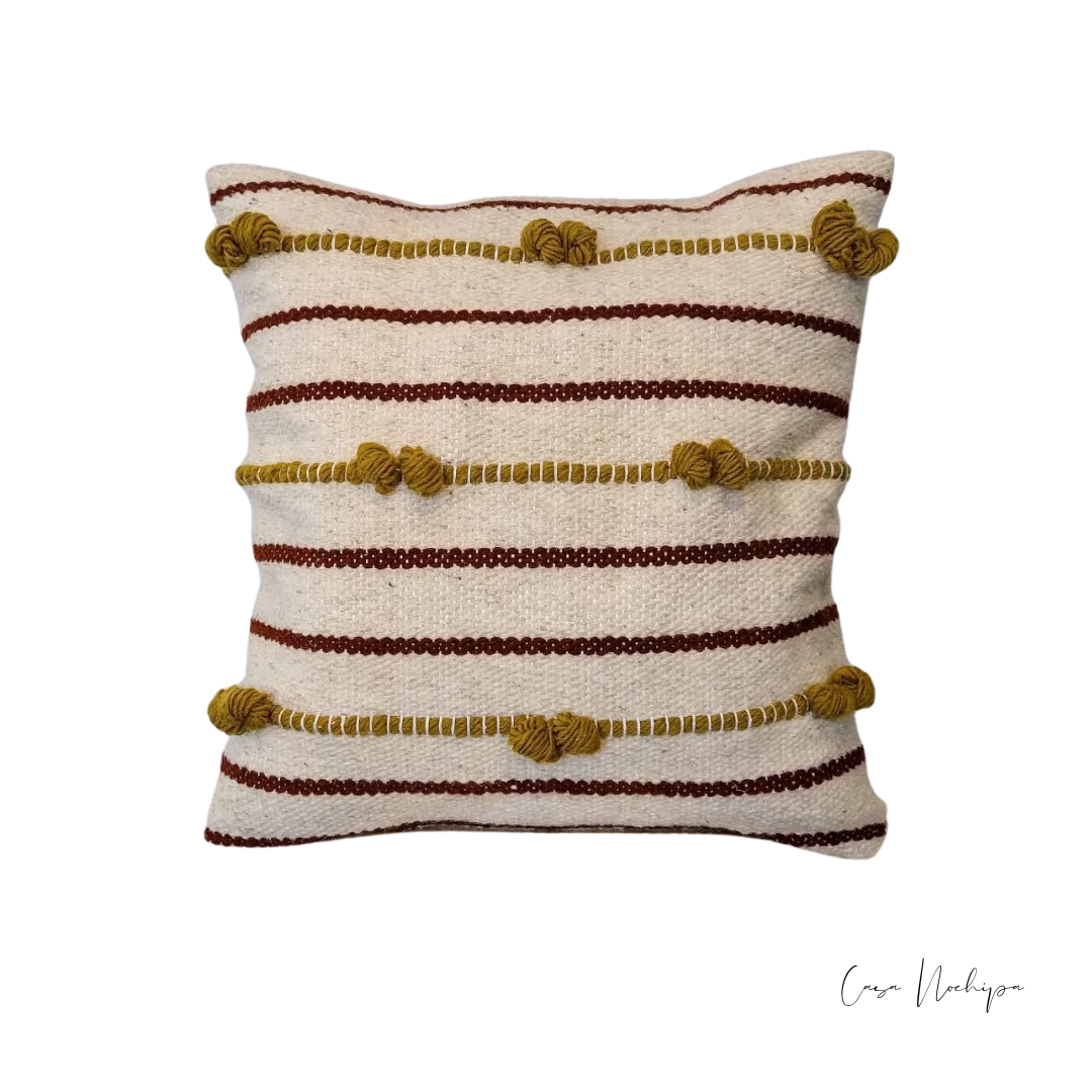 Cojín de lana 50x50 cm con diseño entrelazado en relieve, tejido a mano en México