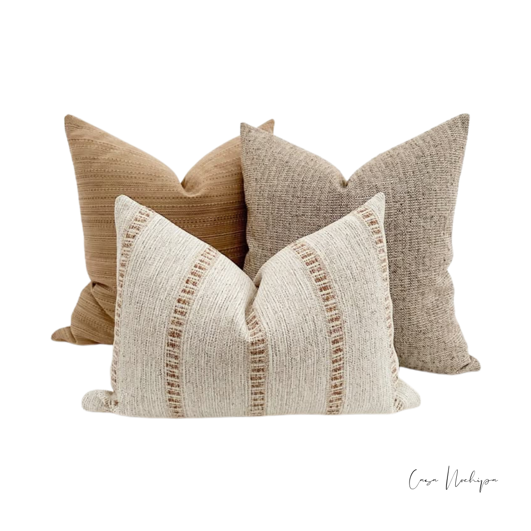 Conjunto de 3 cojines en lino artesanal: 2 de 50x50 cm y 1 de 40x60 cm en tonos neutros