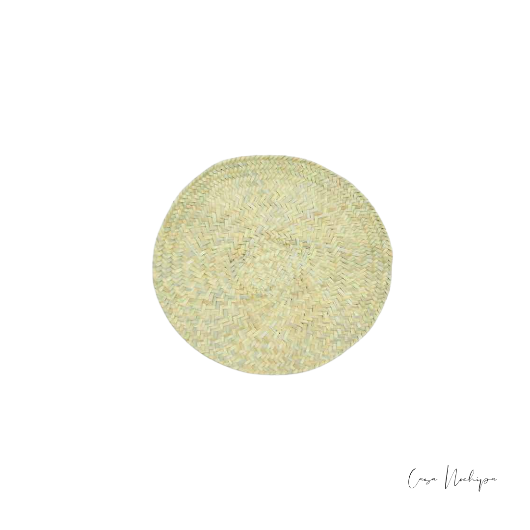 Portavasos de palma tejido a mano, diseño artesanal de Oaxaca.