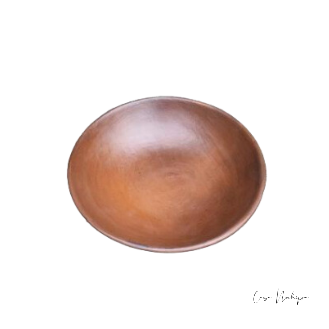 Plato ensaladera grande de barro bruñido, hecho a mano, disponible en acabado café, moteado y negro.