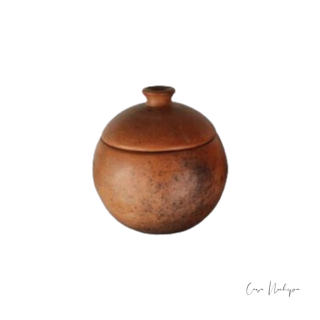 Azucarera esfera de barro bruñido en tonos café, moteado y negro, hecha a mano por artesanos mexicanos.