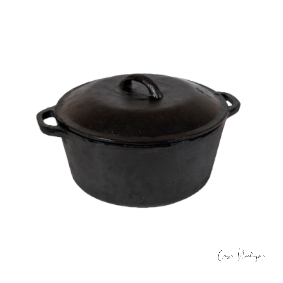 Olla de hierro fundido de 24 cm, resistente y duradera, ideal para cocinar guisos y sopas con una cocción uniforme.