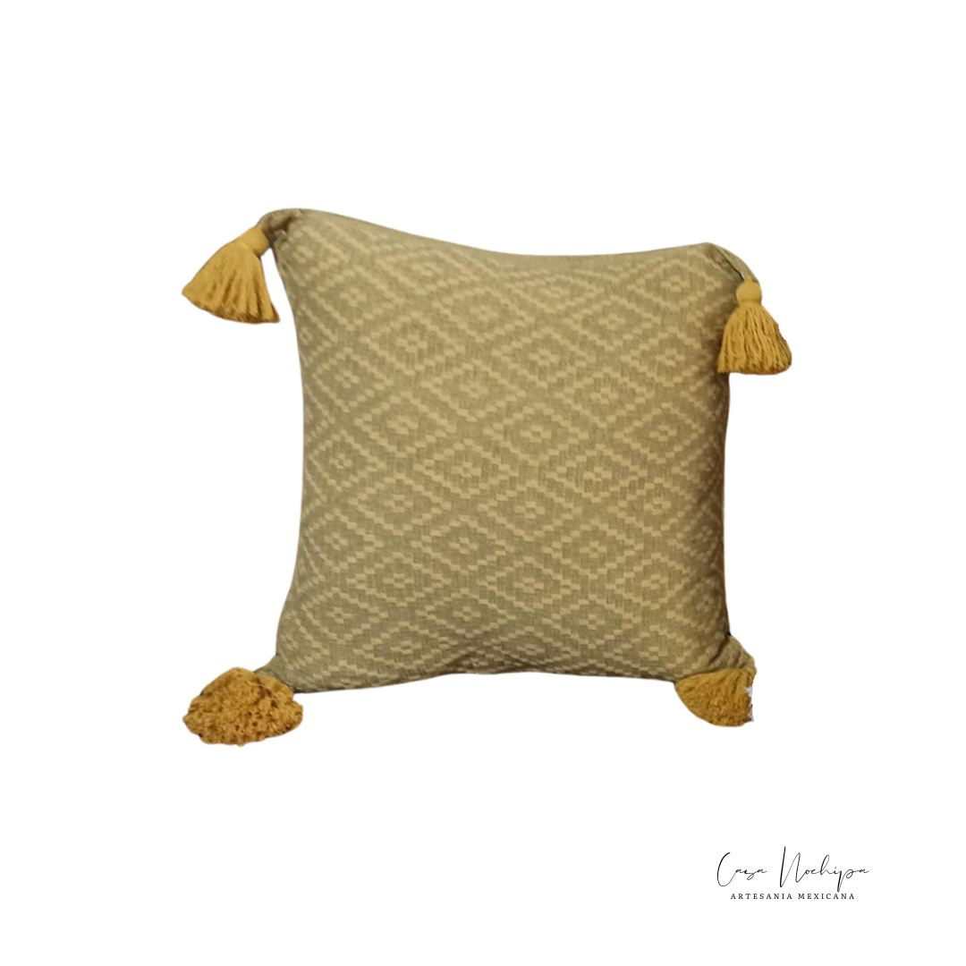 Cojín artesanal con diseño de grecas zapotecas tejido a mano en Oaxaca con algodón orgánico.