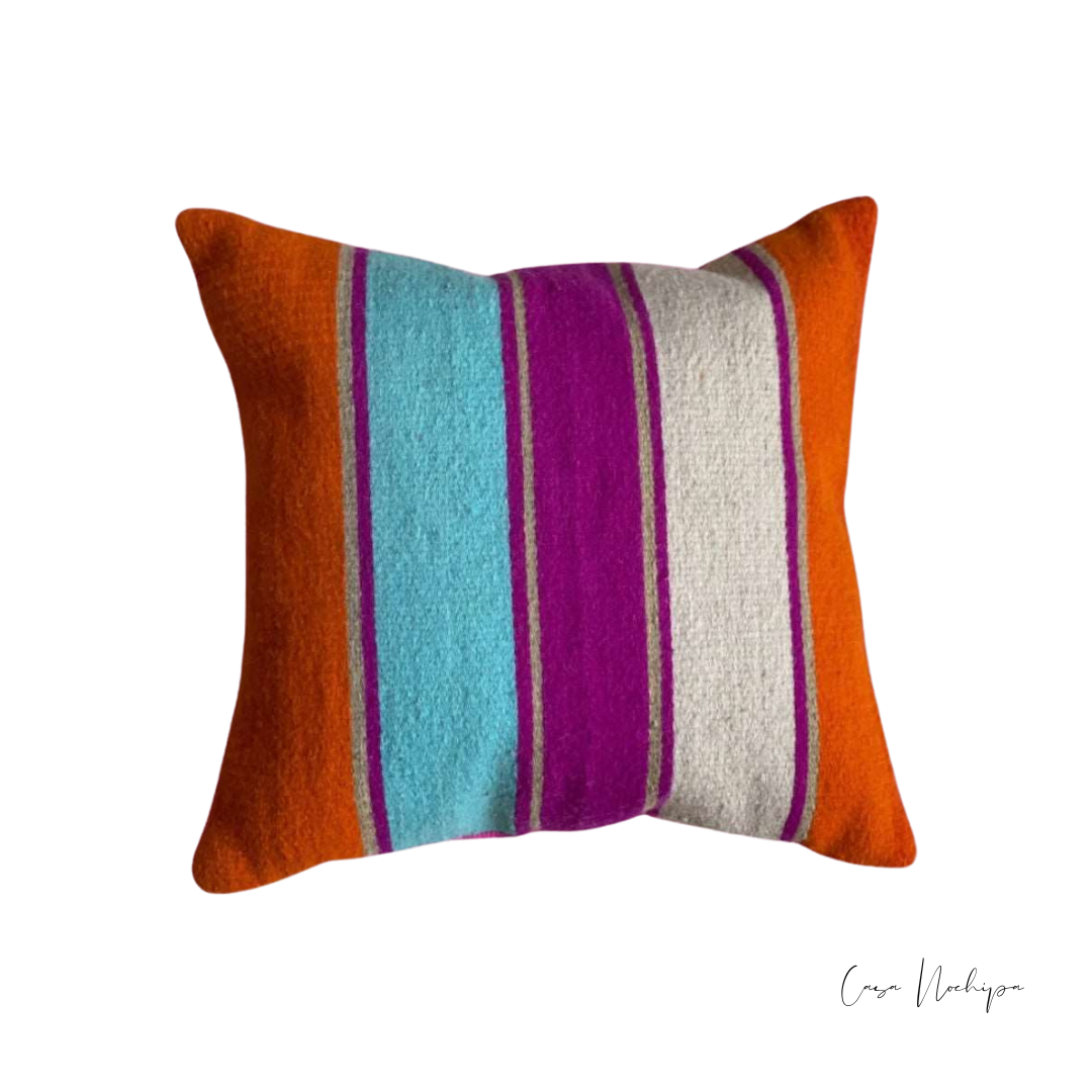 Cojín bordado a mano, detalle artesanal. Cojines artesanales. artesanias mexicanas