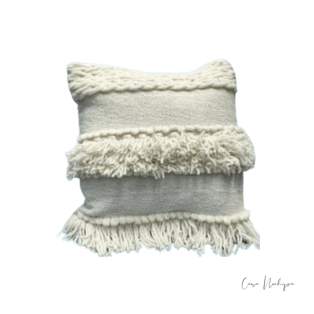 Cojín decorativo, ideal para añadir un toque de artesanía mexicana a tu hogar.