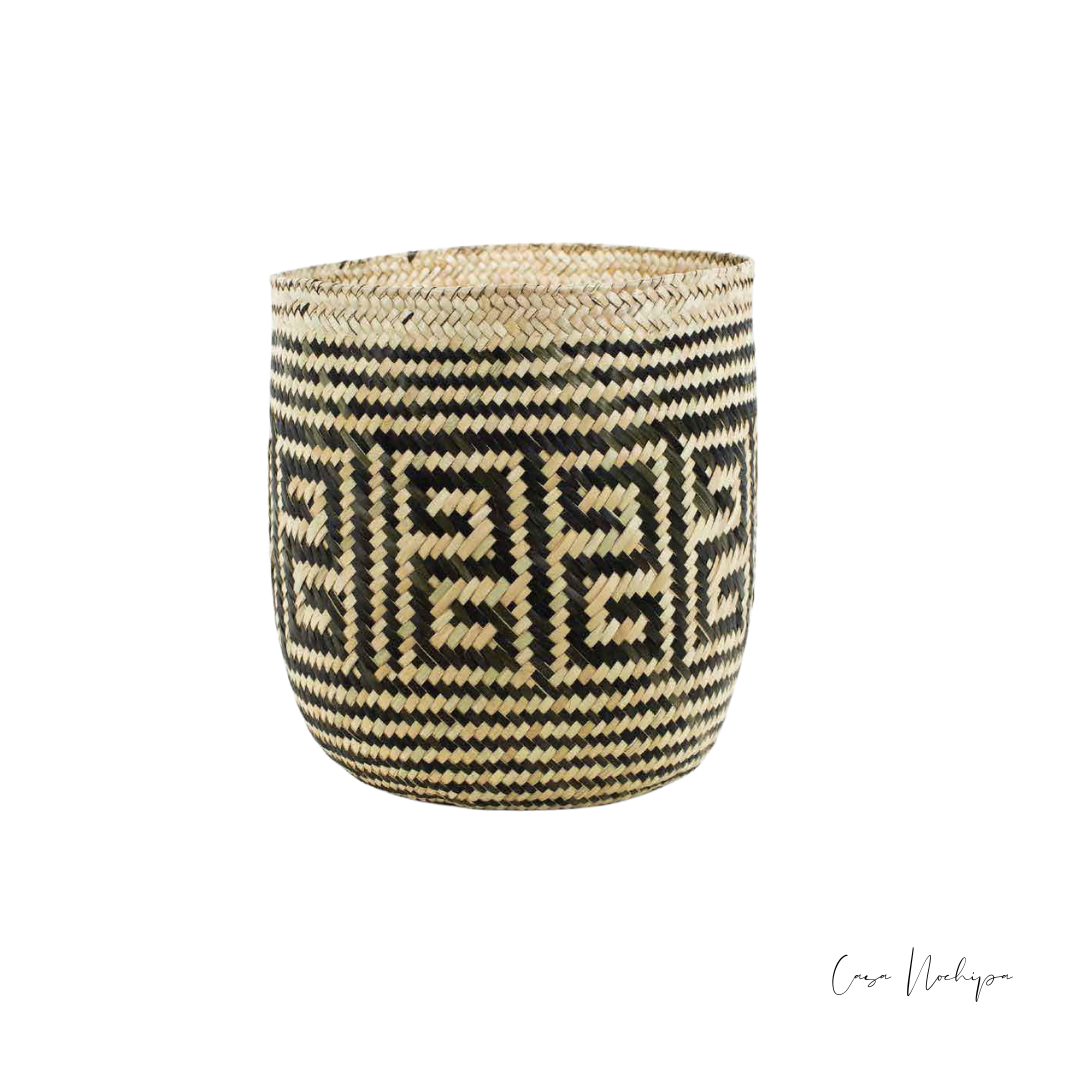 Tenate tejido a mano con palma natural, elaborado por artesanas de Oaxaca.