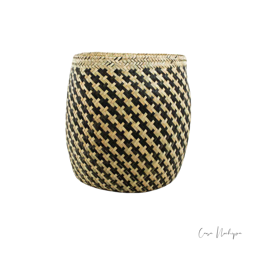 Tenate tejido con palma en colores vibrantes, ideal para agregar un toque artesanal.