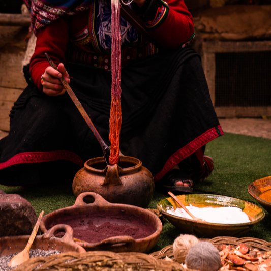 La Importancia de los Tintes Naturales en los Textiles Oaxaqueños