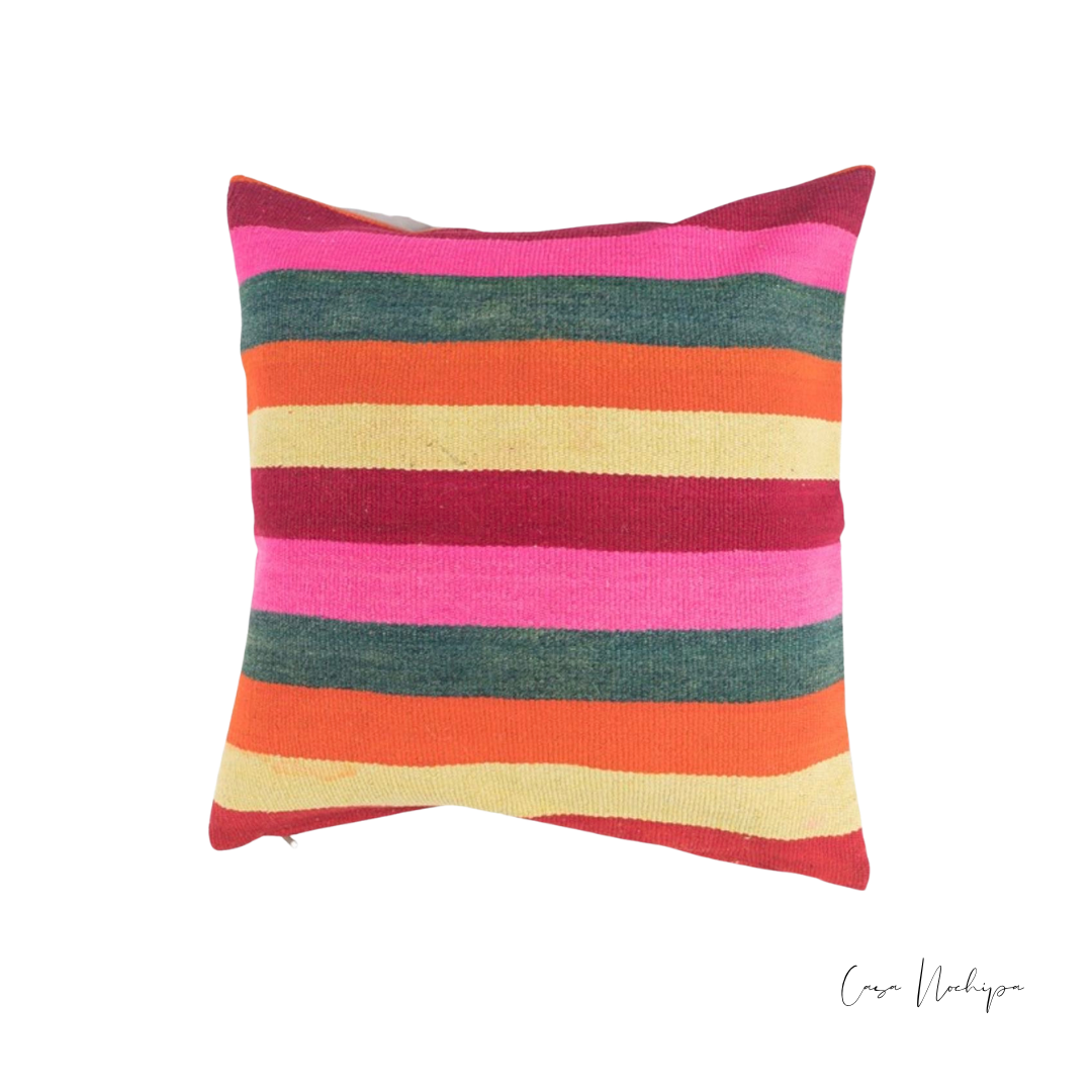 Cojín de lana multicolor en tonos cálidos tejido en telar de pedal artesanal en Oaxaca