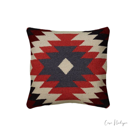 Cojín de lana geométrico rojo artesanal