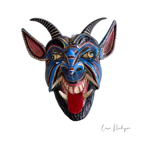 Máscara artesanal mexicana de diablo tallada en madera de colorín pintada a mano para decoración de interiores