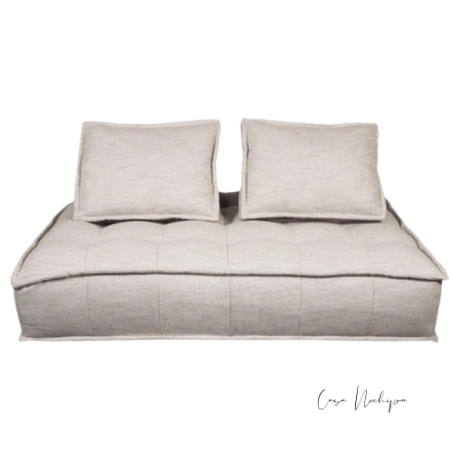 Love seat lounge para exterior con cojines decorativos tapizado en tela Sunbrella resistente al sol y la humedad