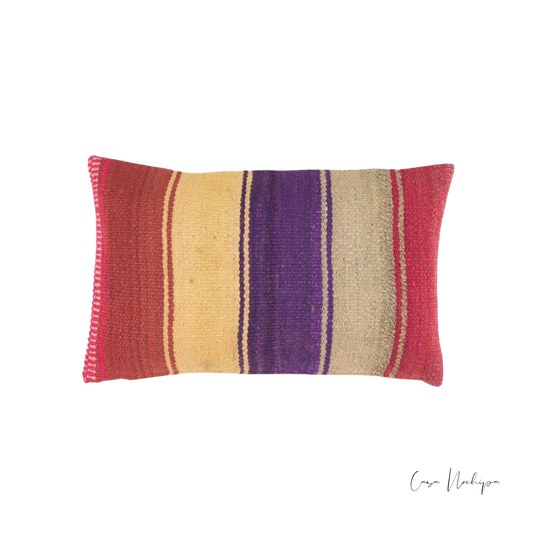 Cojín lumbar de lana multicolor tejido en telar de pedal artesanal en Oaxaca