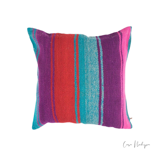 Cojín de lana multicolor vibrante tejido en telar de pedal artesanal en Oaxaca