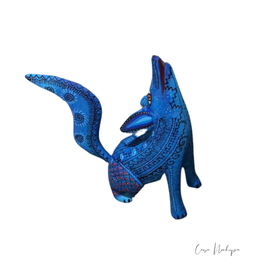 Alebrije de Madera - Lobo Azul Tallado y Pintado a Mano - Casa Nochipa