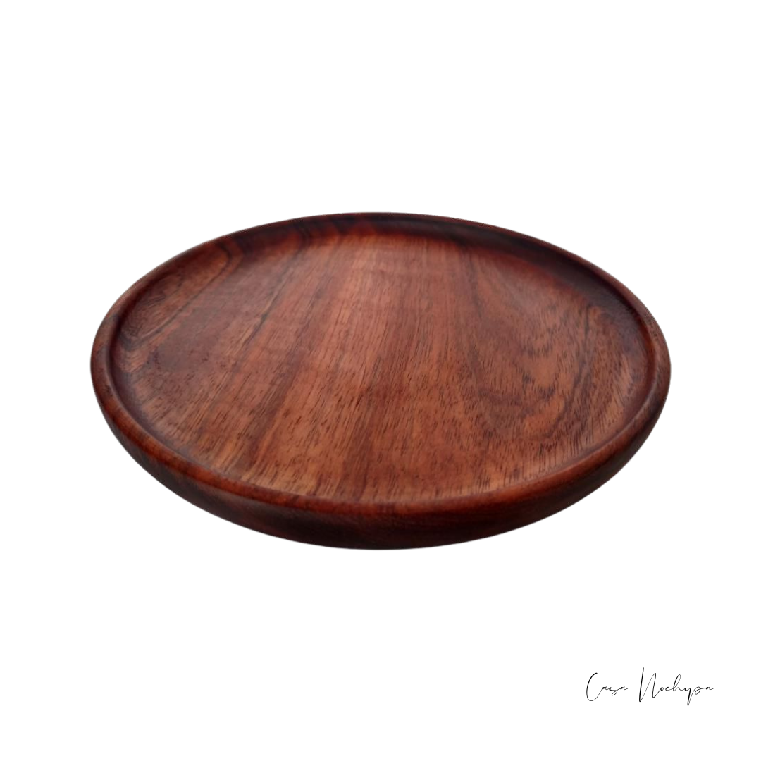 Plato para servir de madera de tzalam, hecho a mano. Disponible en varios tamaños. Ideal para presentación de alimentos o decoración.