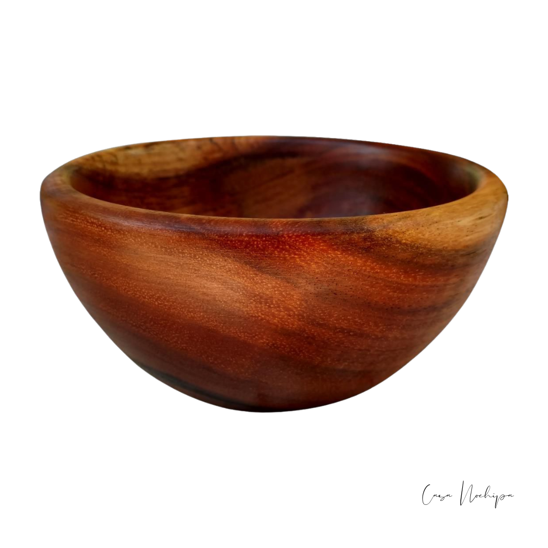 Bowl de madera de tzalam hecho a mano por artesanos mexicanos, disponible en tamaños chico, mediano y grande. Ideal para servir alimentos o como decoración.