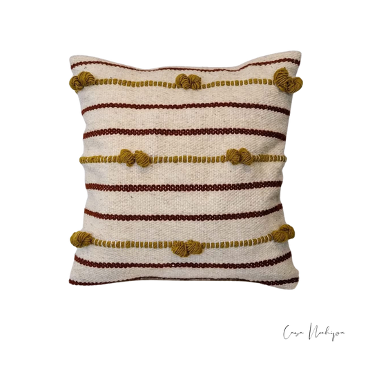 Cojín de lana 50x50 cm con diseño entrelazado en relieve, tejido a mano en México