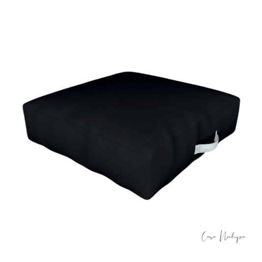 Cojín de piso cuadrado en tela Sunbrella color negro, personalizable en variedad de colores y estampados