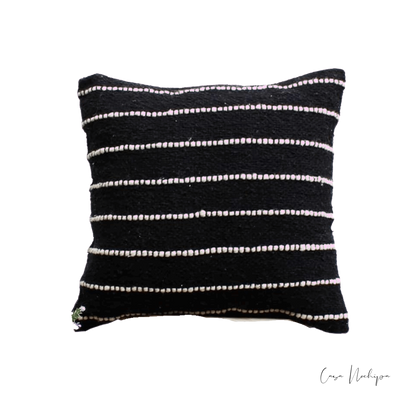 Cojín de Casa Nochipa: arte en textiles artesanales mexicanos
